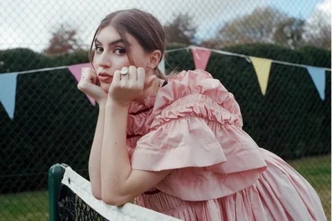 Emmeline has returned with a new track, ‘Sabrina’