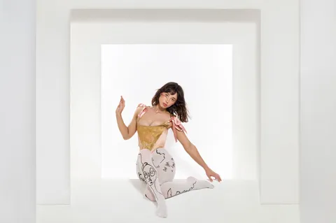 Foxes has dropped a new track, 'Body Suit'