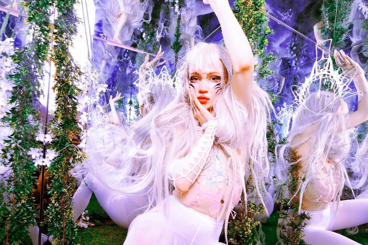 Grimes has announced a 10th-anniversary reissue of ‘Visions’
