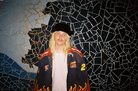 JAWNY has shared a new version of 'take it back', featuring Beck