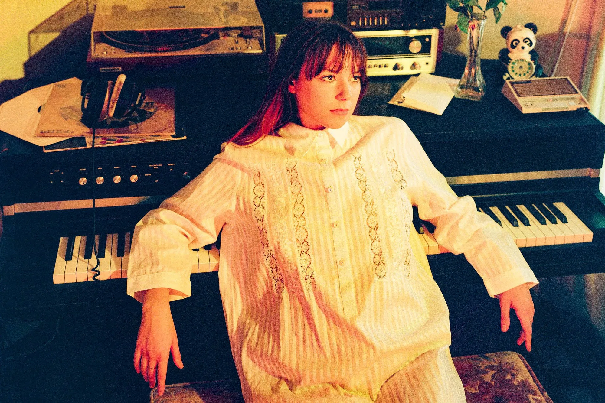 Jordana has debuted a new single, ‘To the Ground’