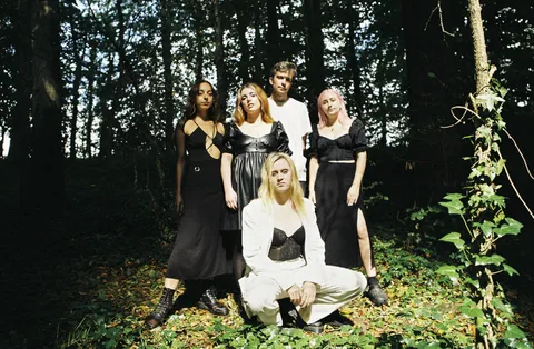 M(h)aol have dropped their new single. 'Therapy'