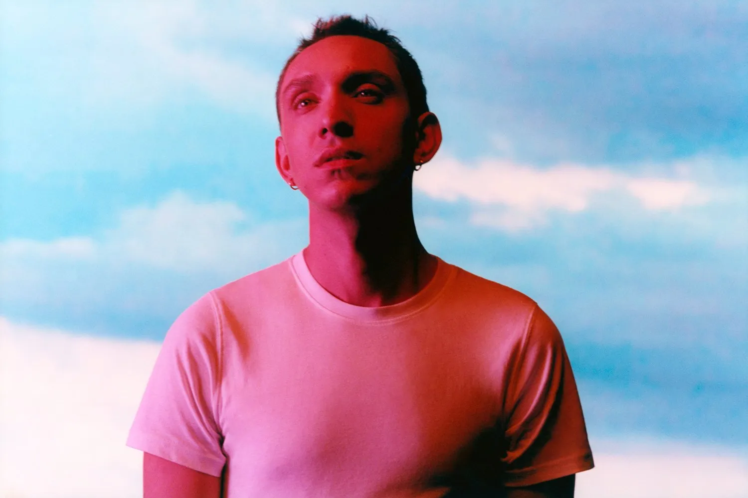 Oliver Sim has released a new single, and booked an October tour