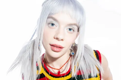 Pixey is back with 90s inspired bop, 'Come Around (Sunny Day)'