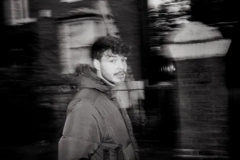 Rex Orange County has debuted his new single, 'THREAT'