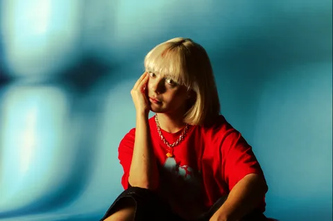 SOFY has released a new Arctic Monkeys and Jungle inspired single about temptation, 'Wet Paint'