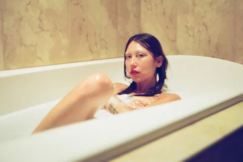 SASAMI has revealed a new video for 'Make It Right'