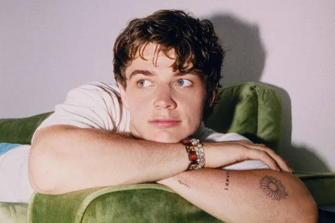 Thomas Headon is taking a new perspective on his latest single, 'i loved a boy'