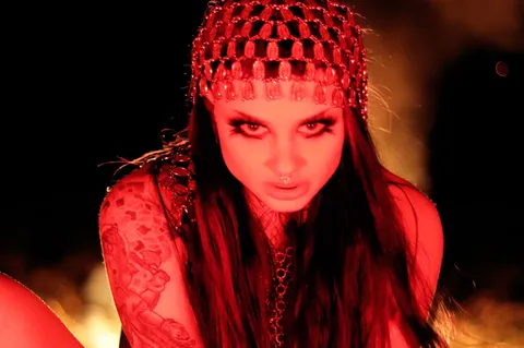 Zheani has dropped her new EP, 'I Hate People On The Internet'