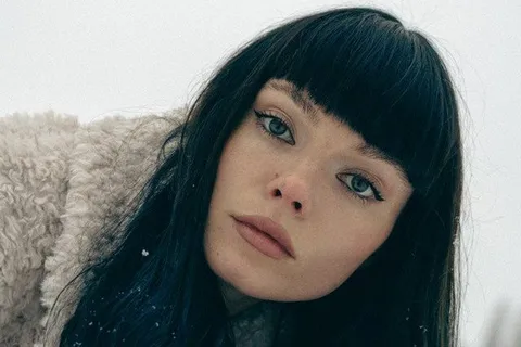 Winona Oak shares a new single 'Baby Blue'