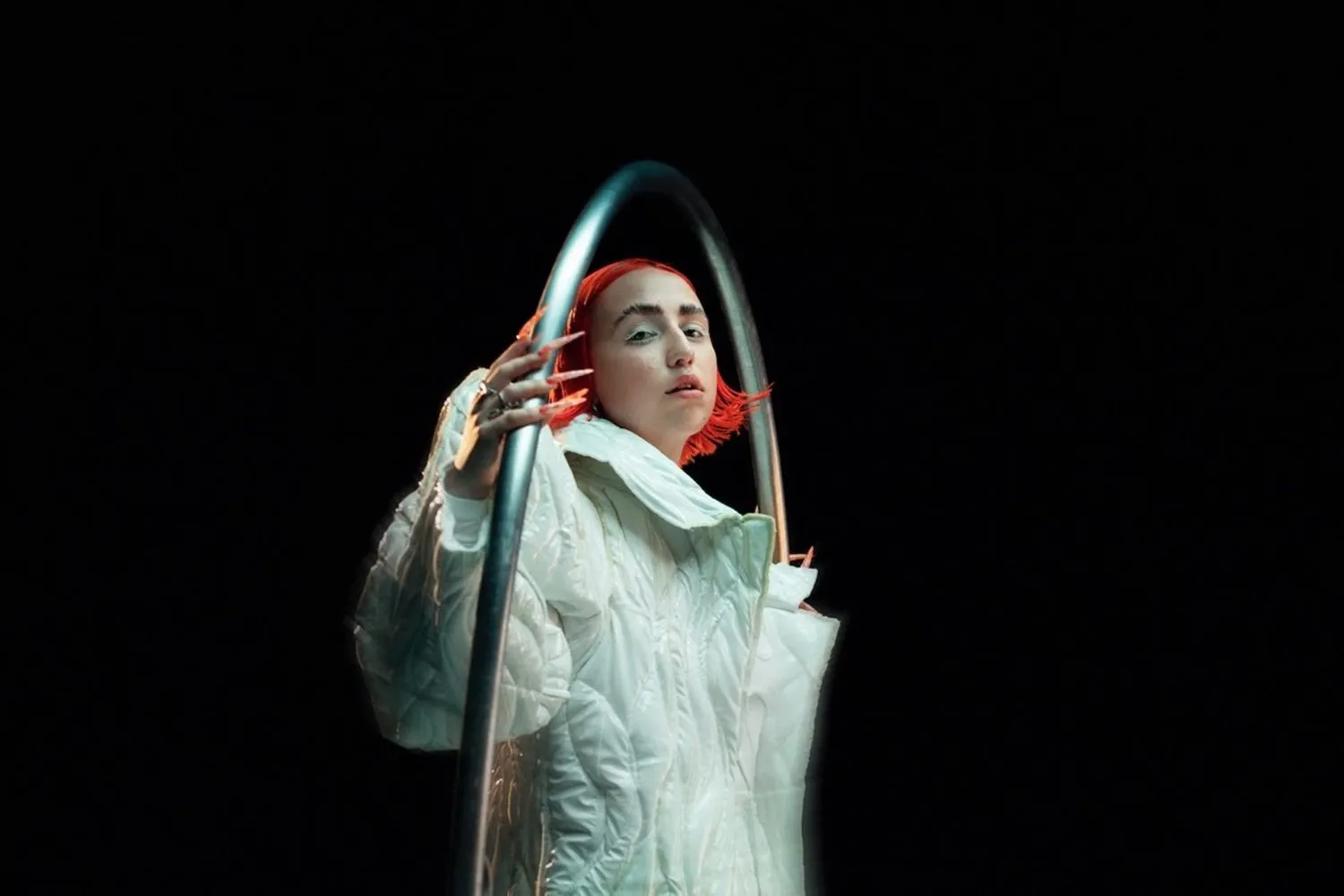 Amelia Moore has shared a new video for 'i feel everything'