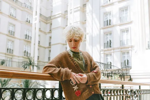 beaux has shared his new EP, ‘how can i sleep? i’m wide awake’, and dropped a new live video