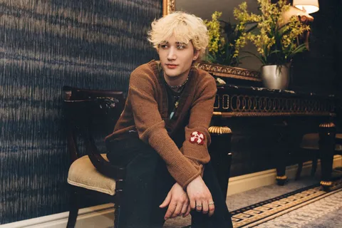 beaux has announced a new EP, ‘how can i sleep? i'm wide awake’, with fresh single ‘let’s go’