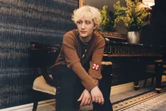 beaux has teamed up with Pale Waves' Hugo Silvani for new single 'can't help but let you down'