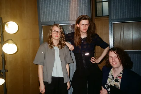 Ben Gregory has teamed up with Blaine Harrison and Marika Hackman for a new live to vinyl album