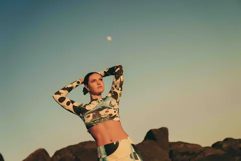 Bow Anderson tackles nighttime anxiety with her new single, 'Midnight'