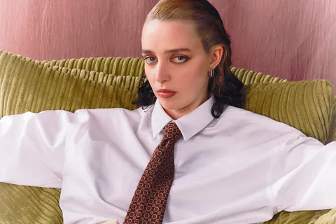 Gia Ford is back with a new single, 'Alligator'