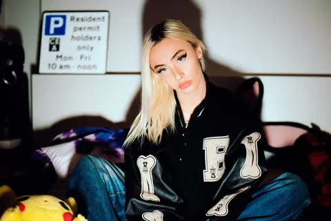 North London's Laurel Smith is moving forward with her new single, 'Let It Go'