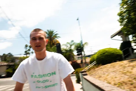 Mac Wetha has dropped his new single 'Red Hook', featuring LA duo Junior Varsity