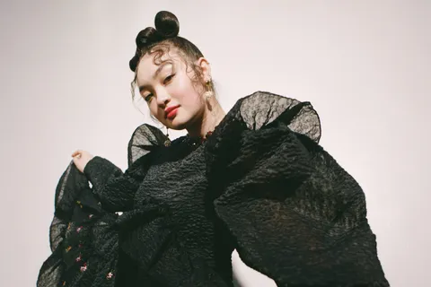 mxmtoon has debuted the new video for her latest single 'Mona Lisa'