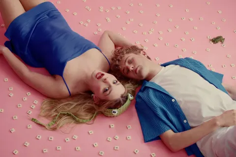 piri & tommy have shared a colourful new video for 'words'