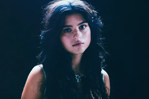 renforshort has shared her new track and video, 'moshpit'