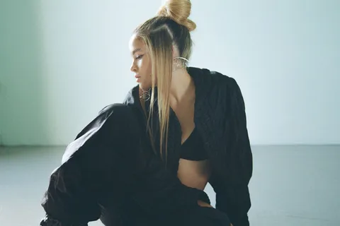 Saya Gray is celebrating the release of debut EP '19 Masters' with a video for 'Wish U Picked Me...'