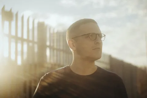 Floating Points has dropped a new track, 'Vocoder'