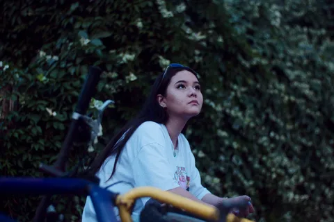 Cathy Jain has shared a new single, ‘PLAYFIGHT’, from her upcoming ‘spacegirl’ EP