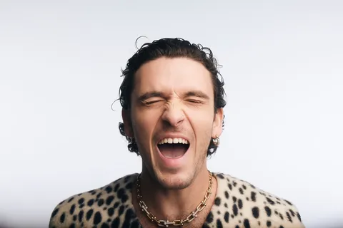 Lauv has released a new video for 'Love U Like That'