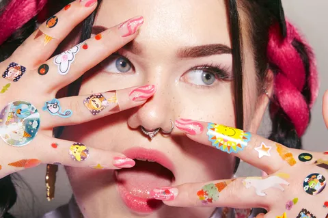 Mae Stephens has returned with a new single, 'Mr Right'