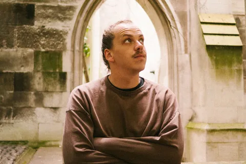 Brad Stank has released his second single of 2023, ‘Flicker On!’