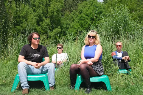 Pip Blom have teamed up with Personal Trainer for their new single, 'Kiss Me By Candlelight'