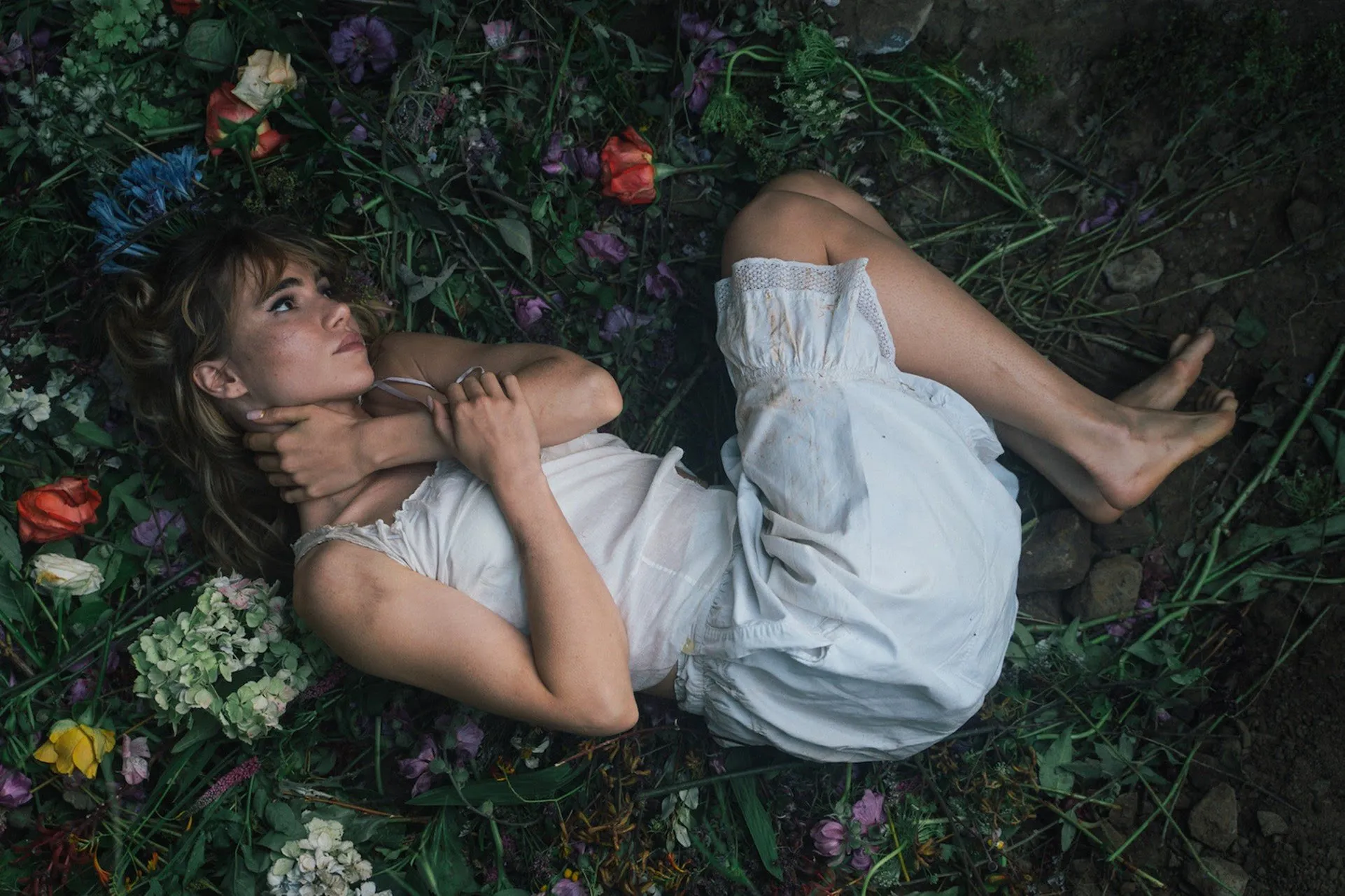 Suki Waterhouse has revealed a picturesque new music video for her current single, ‘Nostalgia’