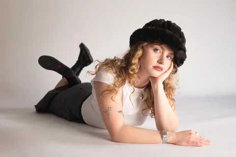 Ellur has released her new track 'The Wheel', written with The Snuts’ Jack Cochrane and Scotty Anderson