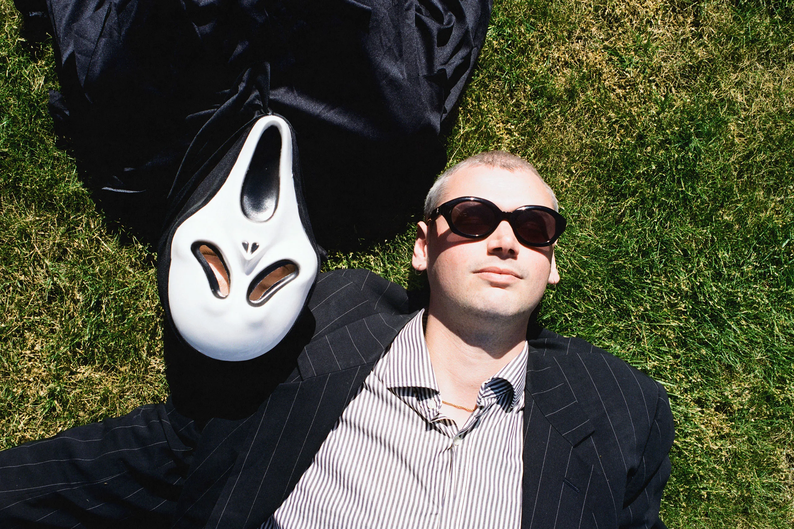 vegas water taxi have shared their Sabrina Carpenter-influenced new single 'jerry', from upcoming EP 'long time caller'