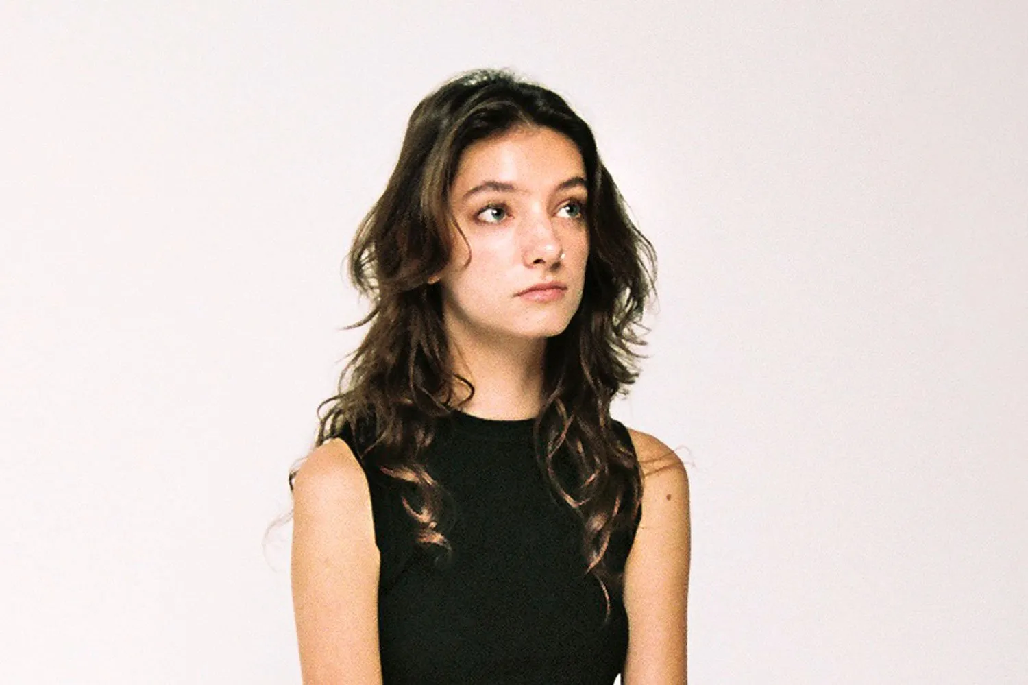 Alix Page's new track 'Radiohead' isn't by Radiohead, it's by Alix Page - it's just called 'Radiohead' okay? It's very good too