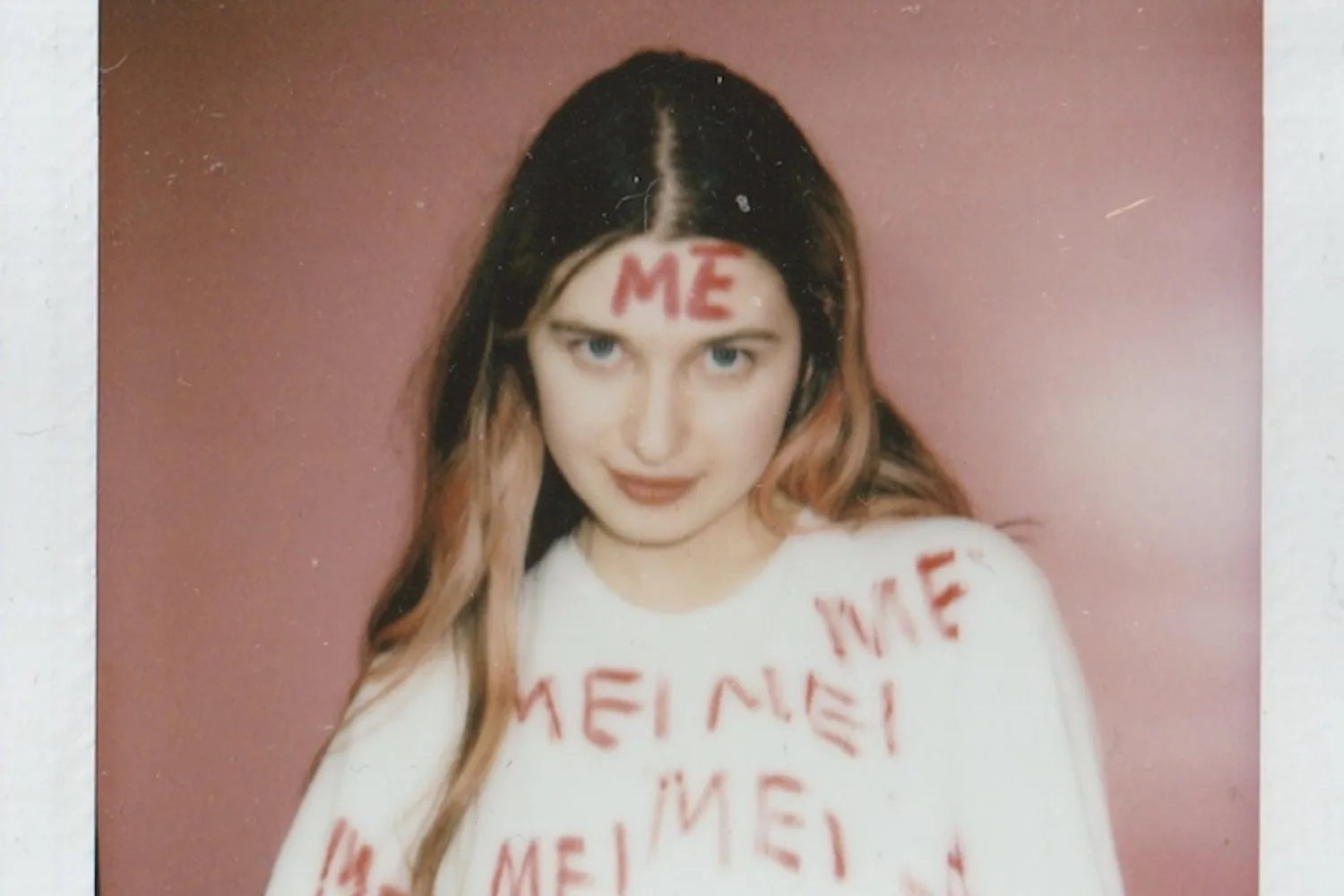 Baby Queen arrives in style with the thrilling ‘Internet Religion’