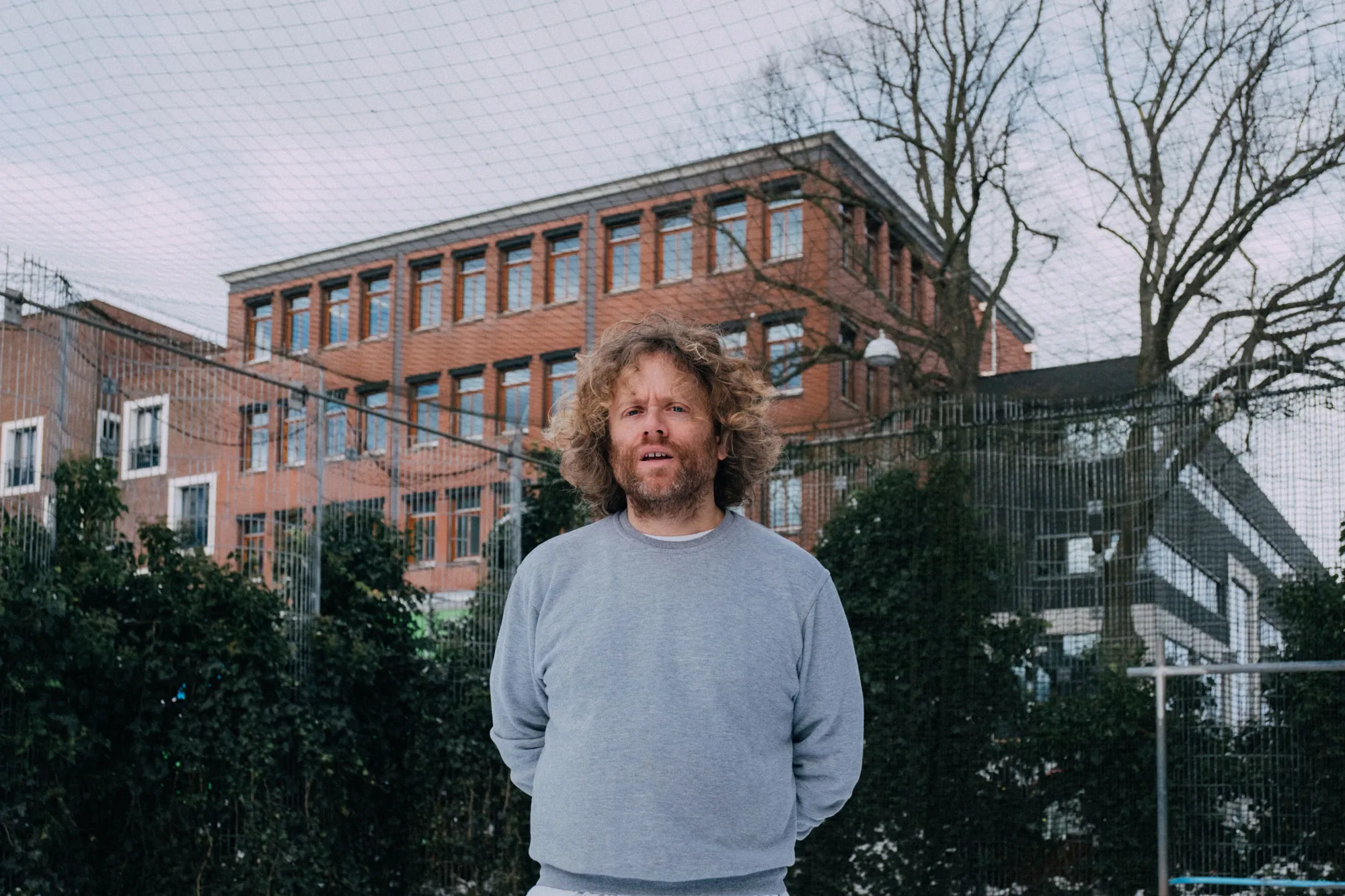 Benny Sings has debuted his latest single 'Here It Comes'