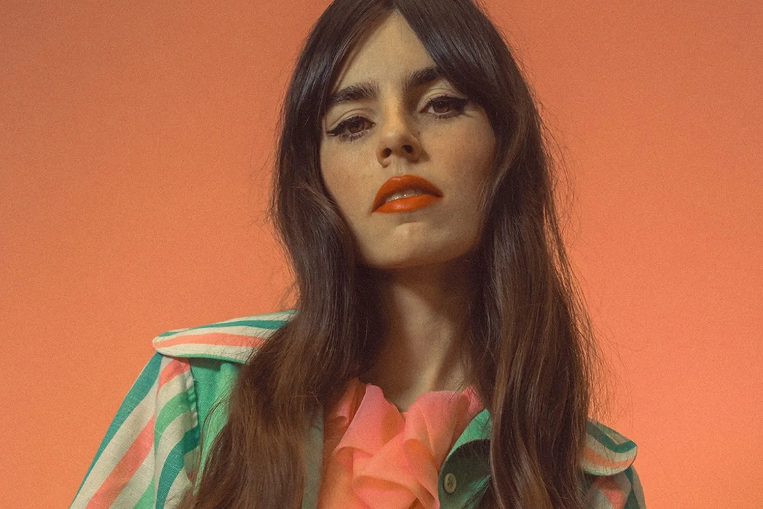 Hazel English is back with a brand new track, 'Shaking'