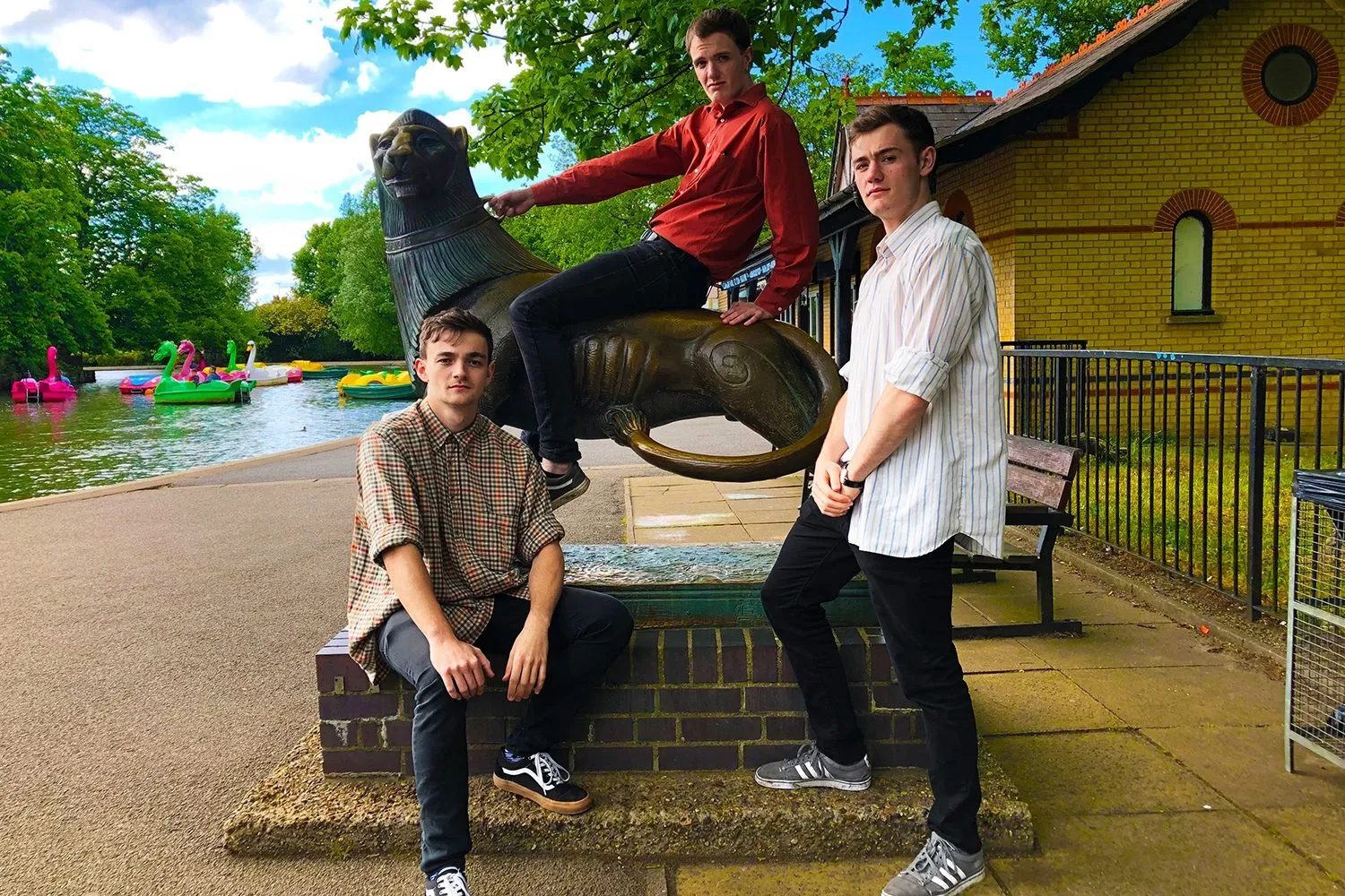 Johnny Kills have dropped an addictive new indie-bop, ‘I Feel Like’