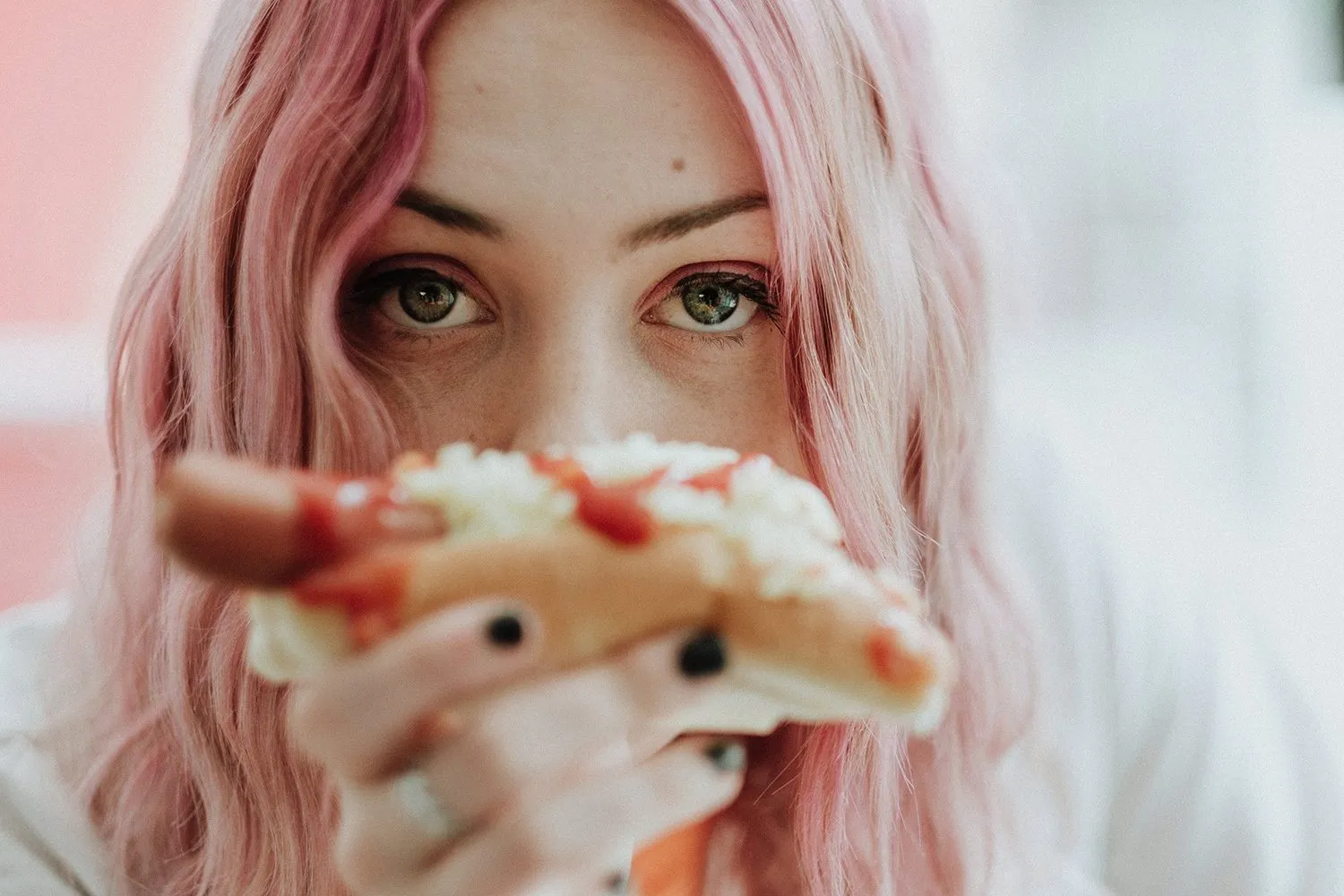 Lauran Hibberd has released a new video for her darkly fun track 'Frankie's Girlfriend’