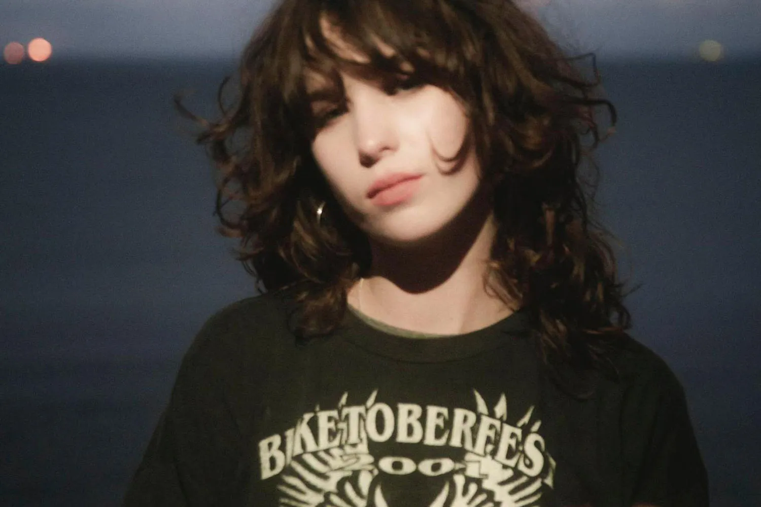 Newcomer Molly Payton has returned with her first single of 2021, 'Honey'