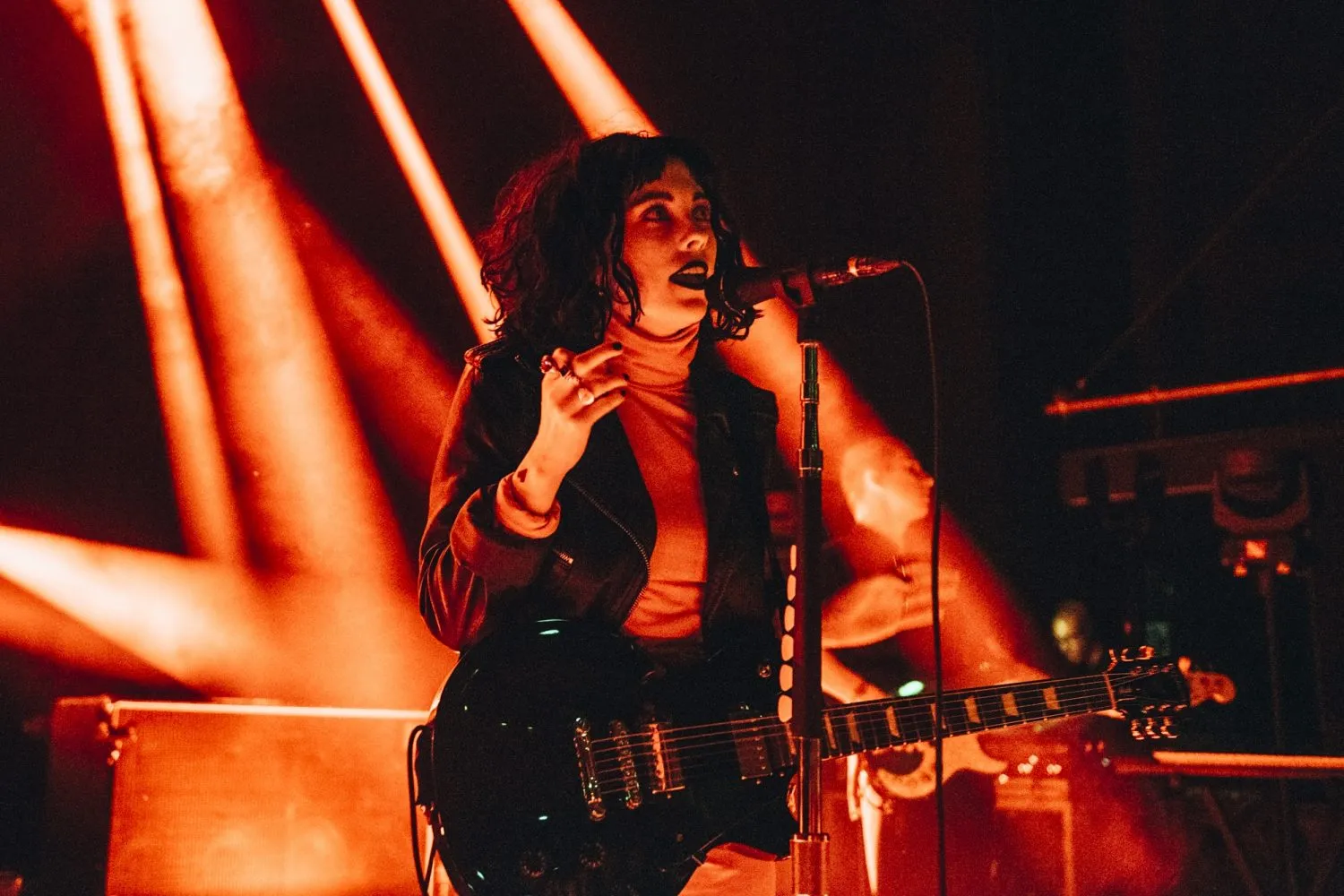 Pale Waves' 'There's A Honey' is still an absolute bop at BBC Radio 1's Big Weekend