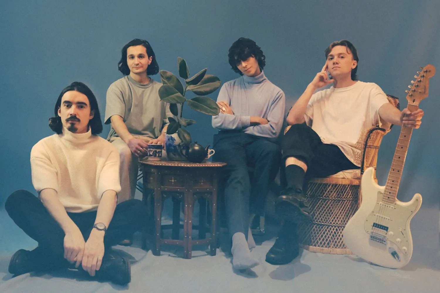 Tungz have shared a karaoke video for their tune 'Can’t We Just Be Friends Again'