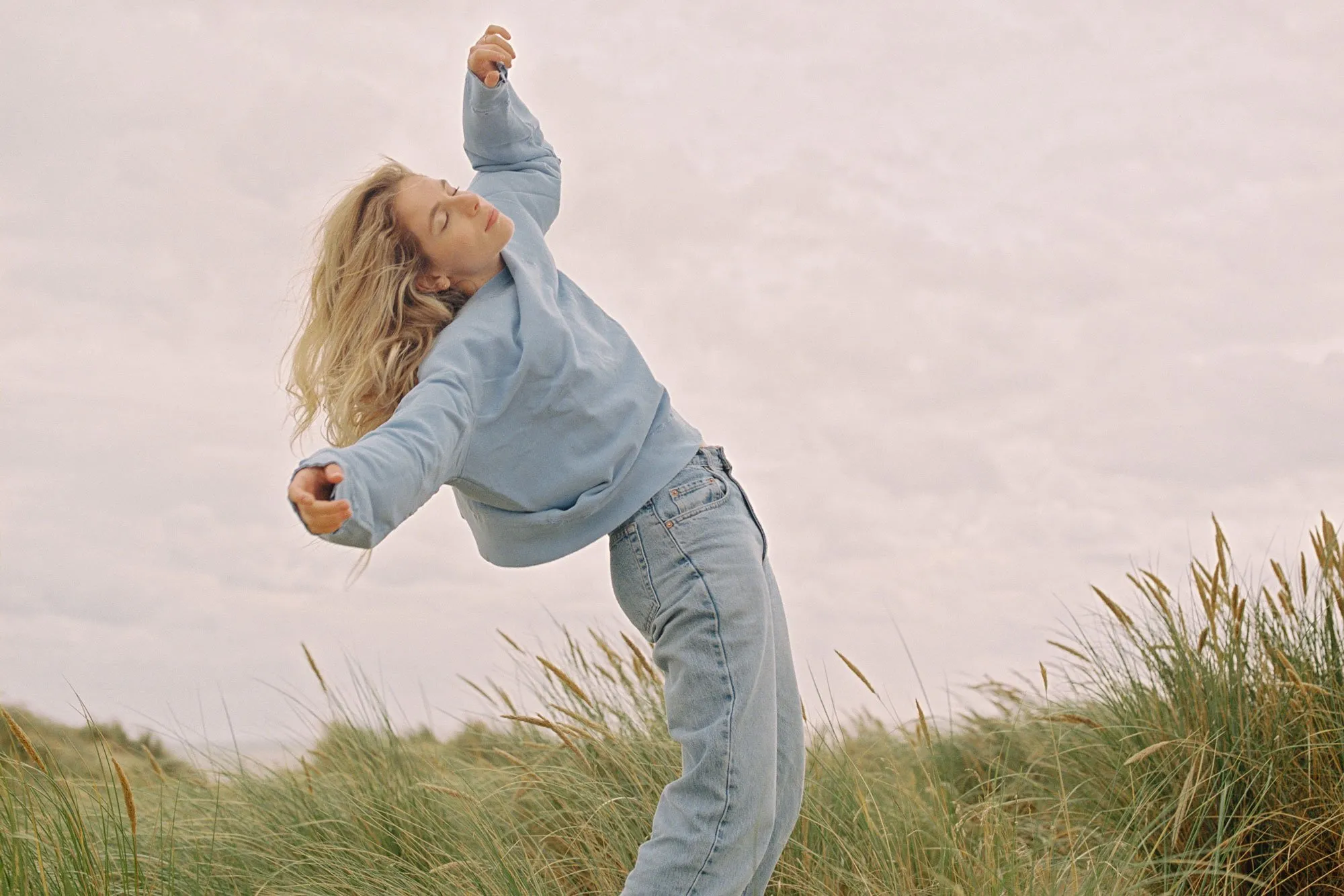 emie nathan has debuted another new track, 'closed doors'