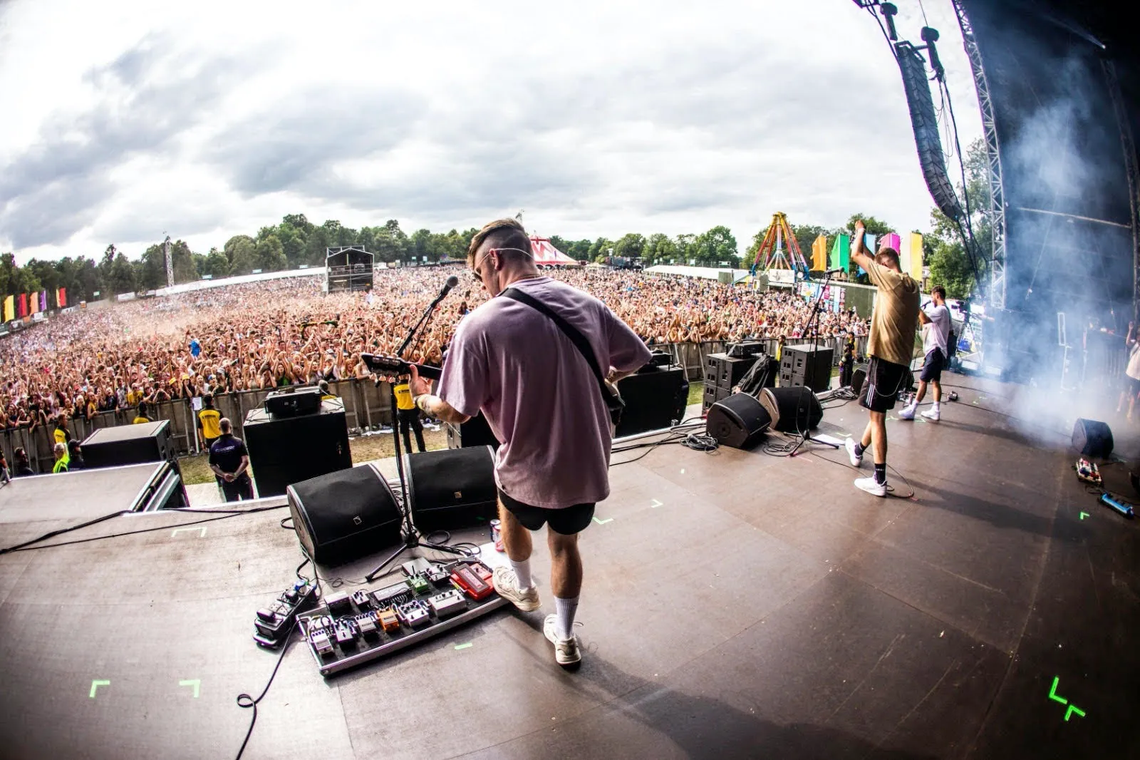 Live in the moment with The Reytons' latest indie banger, 'Landslide'