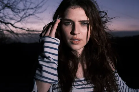 Mae Muller has returned with her new dance-pop single 'Breakaway' after a 15-month break