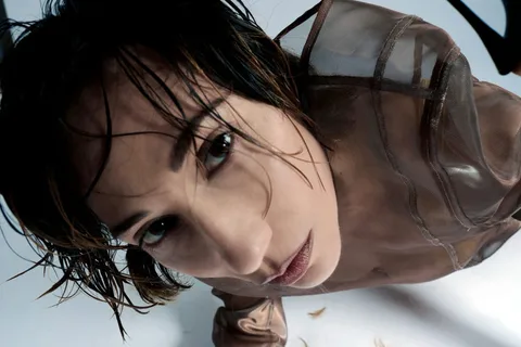 Tei Shi has returned with her personal new single 'Best Be Leaving', about letting go