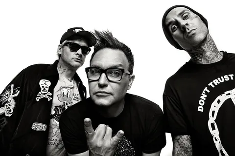 blink-182 reunited with former vocalist Matt Skiba for an LA charity show performance of 'Bored To Death'
